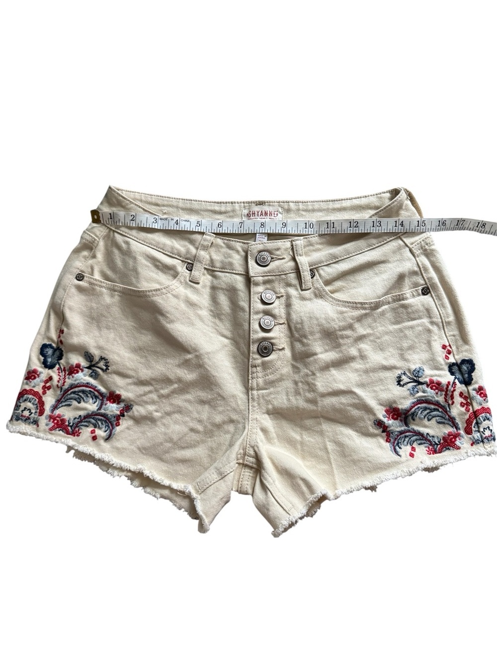 Shyanne White Embroidered Western Shorts – Size 29 Boho Festival - Picture 8 of 11